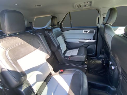 Used 2022 Ford Explorer XLT w/ Equipment Group 202A AWD/4WD image 24