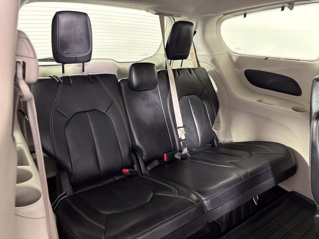 Used 2022 Chrysler Pacifica Touring-L AWD/4WD image 9