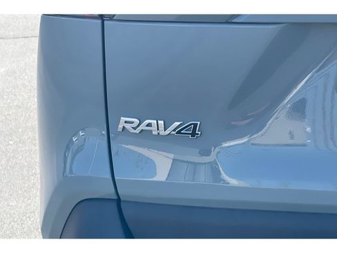 Used 2022 Toyota RAV4 XLE Premium AWD/4WD image 18