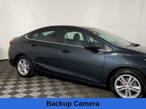 Used 2017 Chevrolet Cruze LT w/ Convenience Package image 5