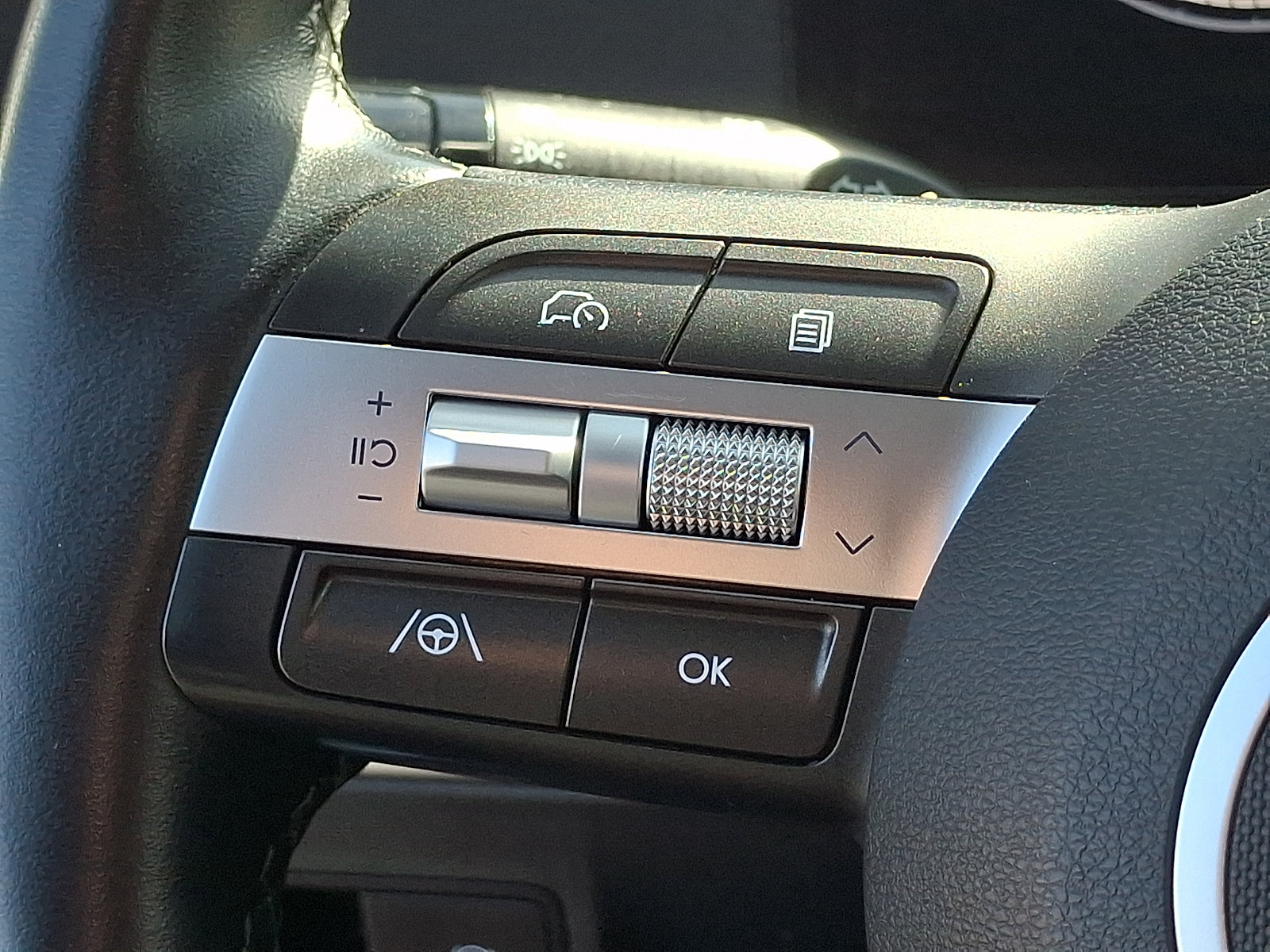 Certified 2025 Hyundai Kona SEL FWD image 21
