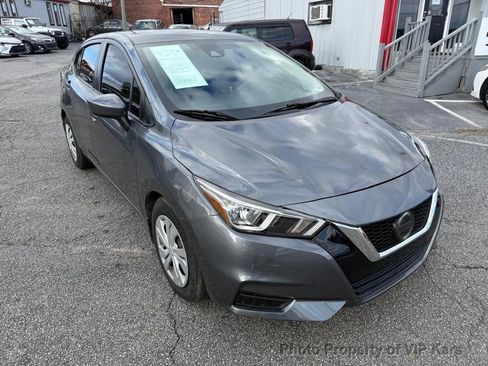 Used 2020 Nissan Versa S image 3
