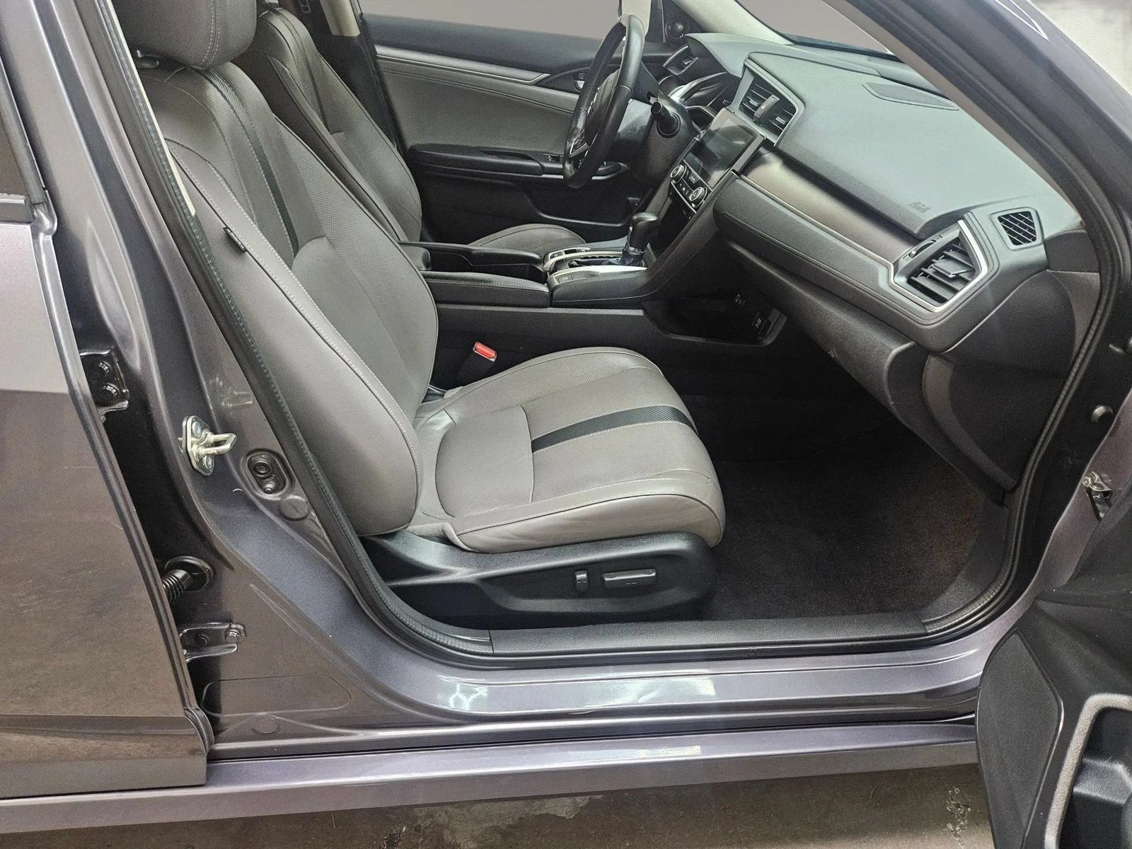 Used 2017 Honda Civic Touring image 11