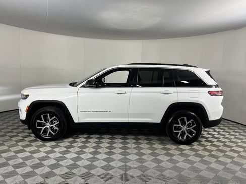 Certified 2024 Jeep Grand Cherokee Limited image 9