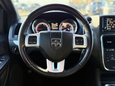 Used 2016 Dodge Grand Caravan R/T image 17