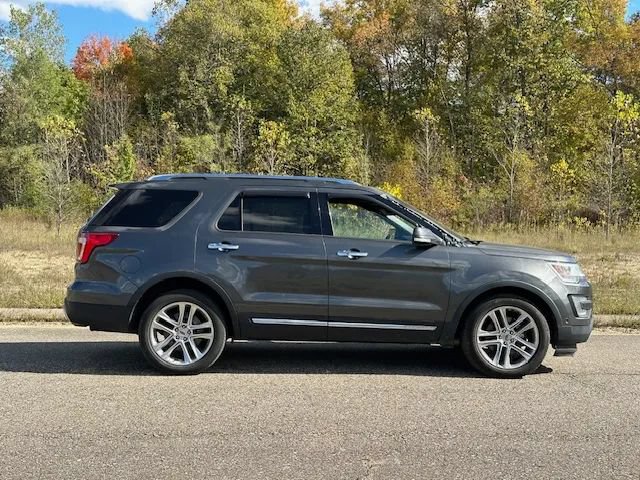 Used 2016 Ford Explorer Limited w/ Equipment Group 301A AWD/4WD image 9