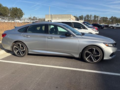 Used 2021 Honda Accord Sport image 2