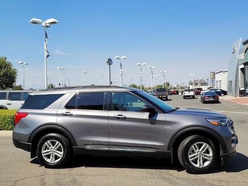 Certified 2022 Ford Explorer XLT w/ Equipment Group 202A AWD/4WD image 3