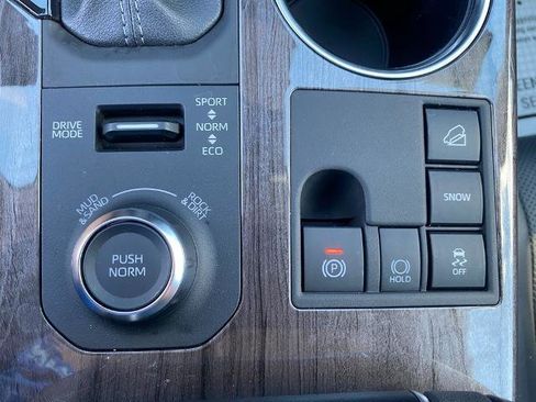 Used 2024 Toyota Highlander Platinum image 23