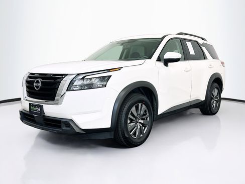 Used 2025 Nissan Pathfinder SV AWD/4WD image 3