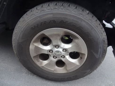 Used 2015 Jeep Wrangler Unlimited Sahara image 13