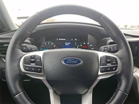 Used 2022 Ford Explorer XLT image 14