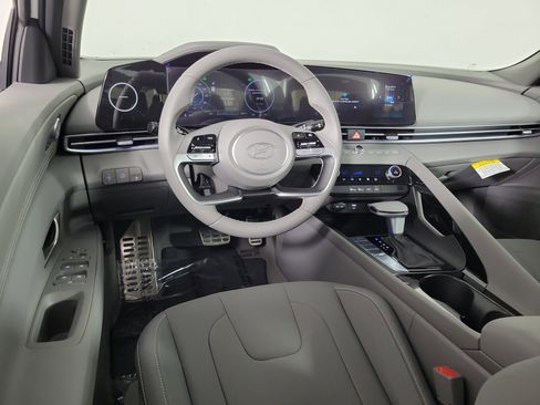New 2025 Hyundai Elantra SEL image 12