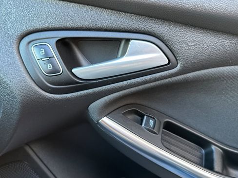 Used 2018 Ford Focus ST image 21