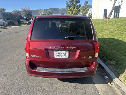 Used 2019 Dodge Grand Caravan SXT image 5