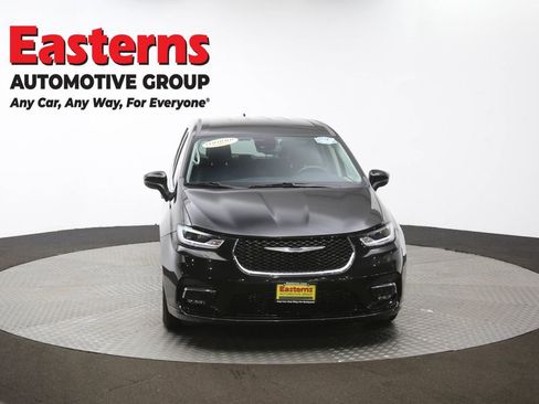 Used 2023 Chrysler Pacifica Touring-L FWD image 51