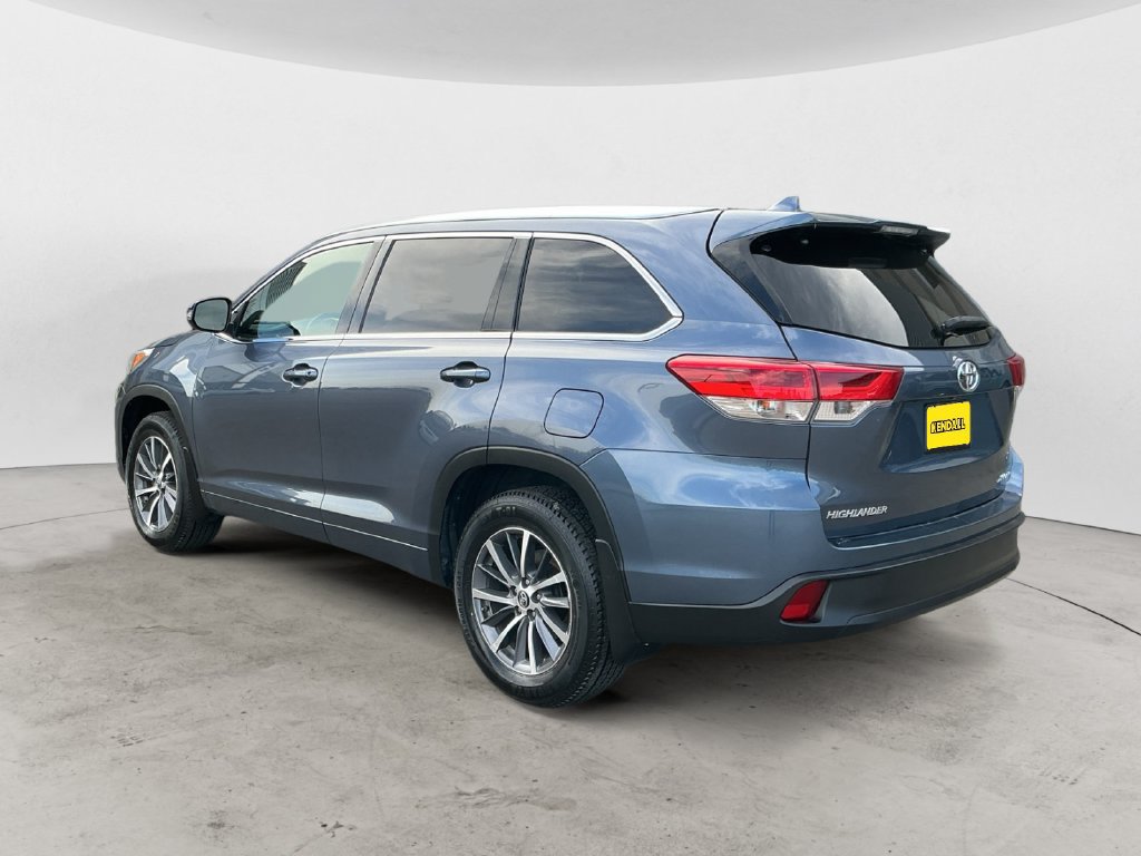 Used 2018 Toyota Highlander XLE AWD/4WD image 11