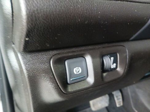 Used 2023 GMC Acadia SLE image 35