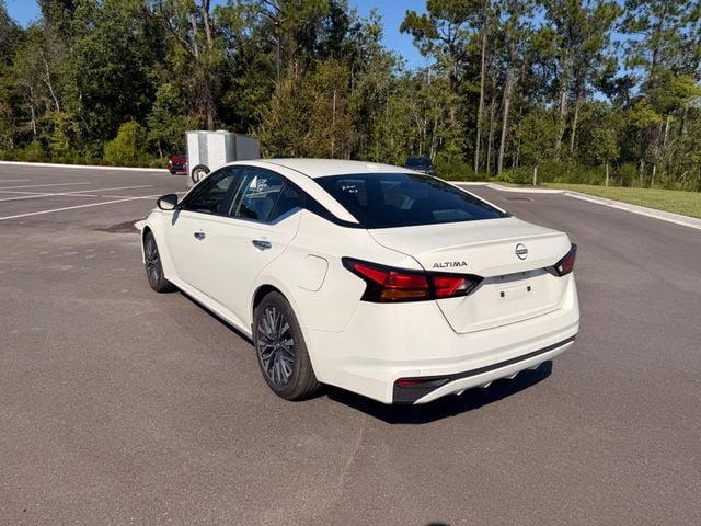 Used 2025 Nissan Altima 2.5 SV FWD image 11
