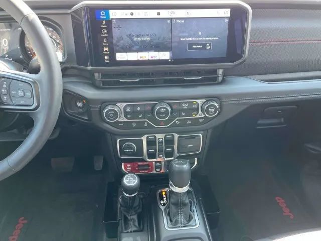 Used 2025 Jeep Gladiator Rubicon w/ Safety Group AWD/4WD image 16