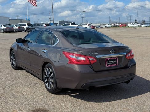 Used 2017 Nissan Altima 2.5 SV image 9