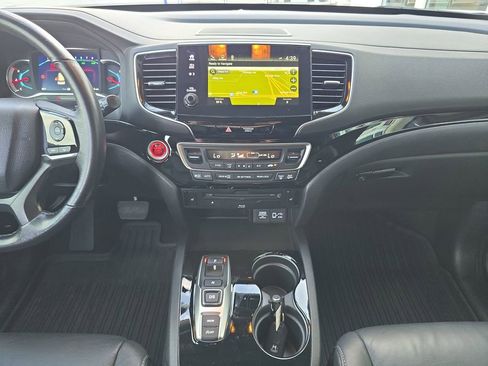 Used 2022 Honda Pilot Touring image 9
