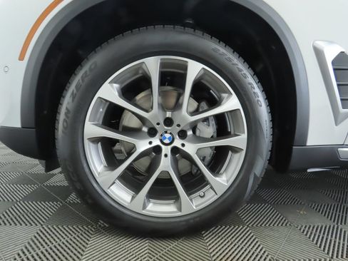 Used 2026 BMW X5 xDrive40i w/ Premium Package AWD/4WD image 32