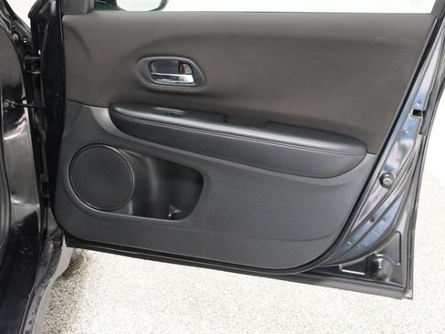 Used 2017 Honda HR-V LX image 30