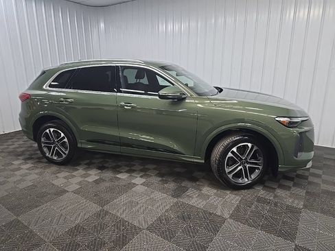 Used 2025 Audi Q5 Premium Plus w/ Premium Plus AWD/4WD image 1
