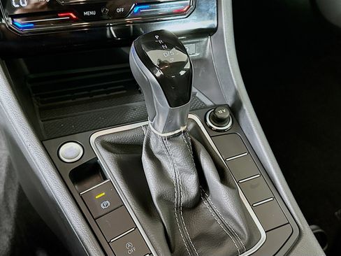 Used 2025 Volkswagen Jetta SE image 23