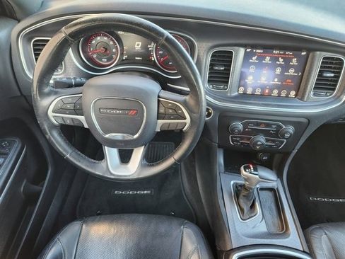 Used 2017 Dodge Charger SXT w/ Plus Group image 27