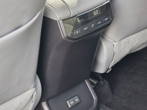 Used 2023 Toyota Highlander XLE image 19