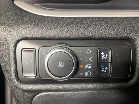 Used 2023 Ford Explorer XLT w/ Equipment Group 202A image 11