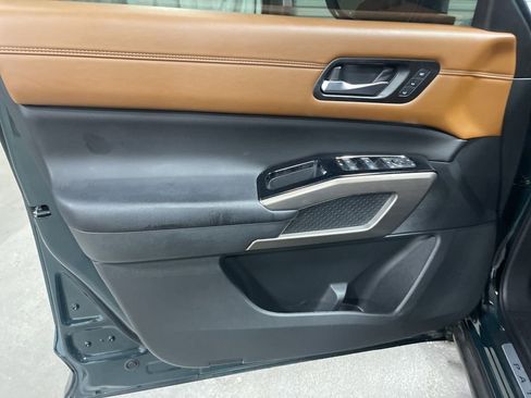 Used 2024 Nissan Pathfinder Platinum image 24