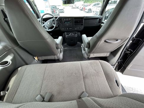 Used 2025 Chevrolet Express 3500 LT w/ LT Preferred Equipment Group RWD image 13