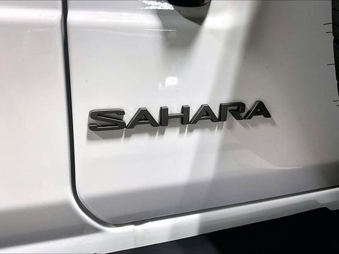 Used 2025 Jeep Wrangler Unlimited Sahara AWD/4WD image 41
