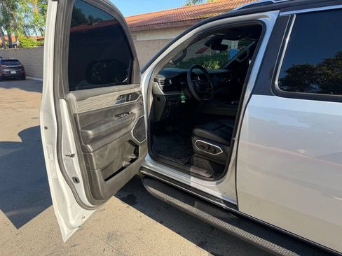 Used 2022 Jeep Wagoneer Series II RWD image 17
