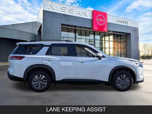 New 2025 Nissan Pathfinder SV image 6