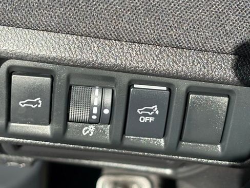Used 2025 Subaru Outback Premium AWD/4WD image 13
