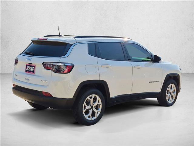 Used 2025 Jeep Compass Latitude AWD/4WD image 5