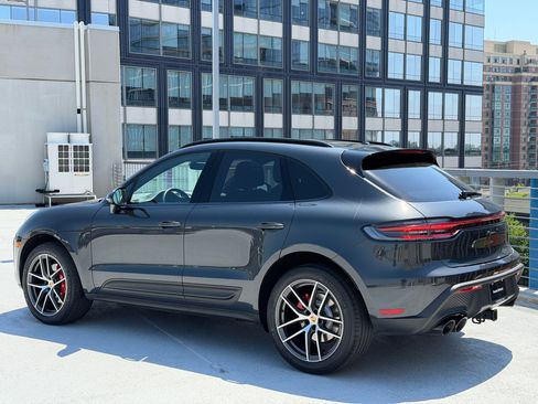 Certified 2023 Porsche Macan S AWD/4WD image 3
