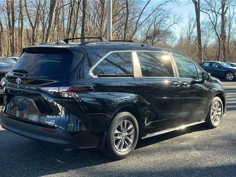 Certified 2023 Toyota Sienna LE image 6