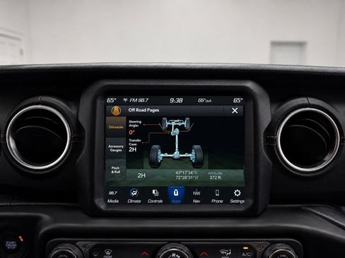 Used 2023 Jeep Wrangler Unlimited Sahara w/ Cold Weather Group AWD/4WD image 19