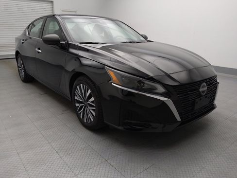 Used 2024 Nissan Altima 2.5 SV image 13
