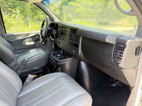 Used 2012 Chevrolet Express 2500 RWD image 16
