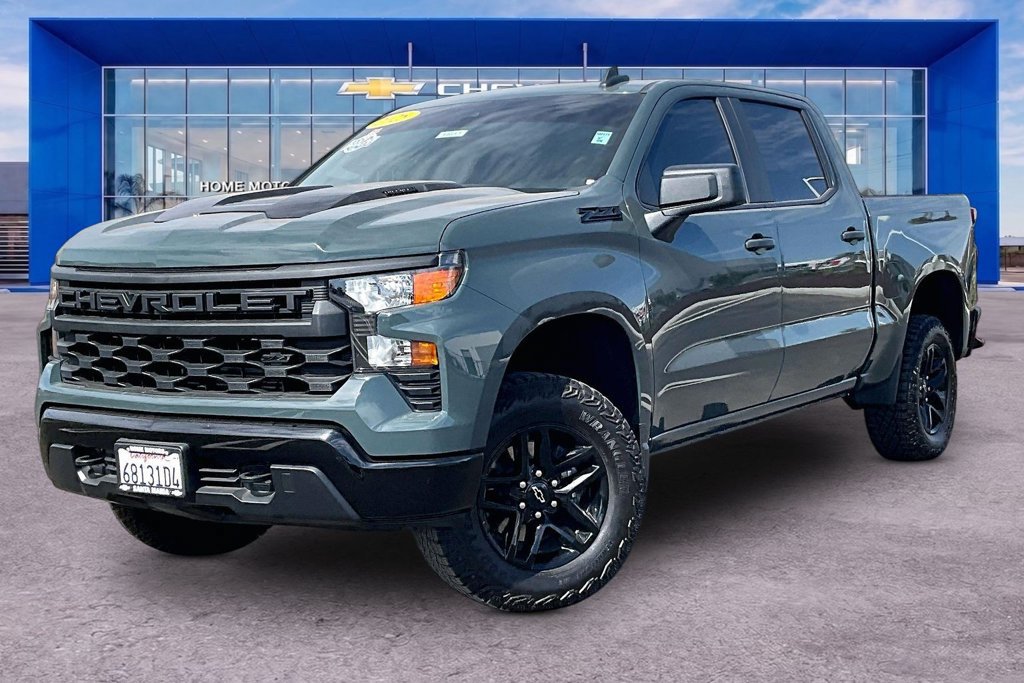 Used 2025 Chevrolet Silverado 1500 Custom Trail Boss w/ Dark Appearance Package AWD/4WD image 35