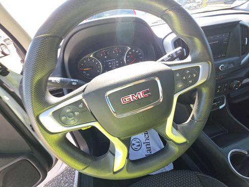 Used 2022 GMC Terrain SLE w/ Elevation Edition image 17