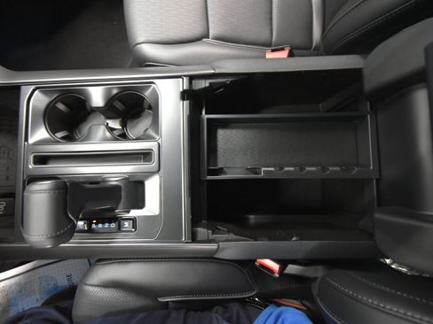 New 2025 Ford F150 Lariat w/ Equipment Group 502A High image 31