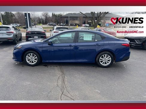 Used 2025 Toyota Camry LE image 10