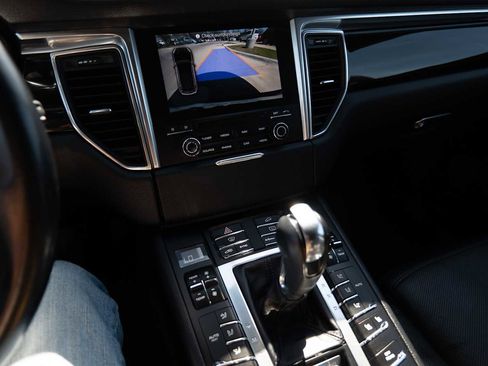 Used 2017 Porsche Macan image 16